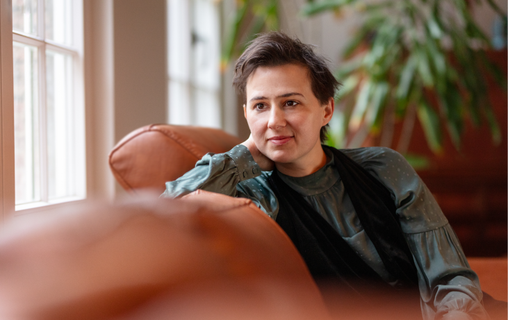 Maud Vanhauwaert over stuwend schrijven en het dartelen van de dichter