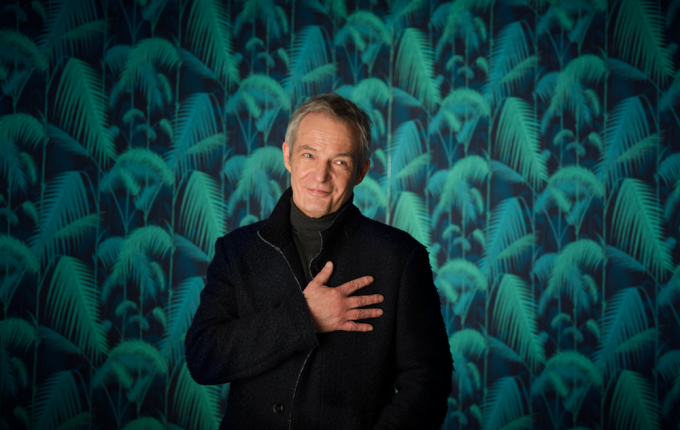 Herman Finkers over woordspelingen, Twents en vertalen